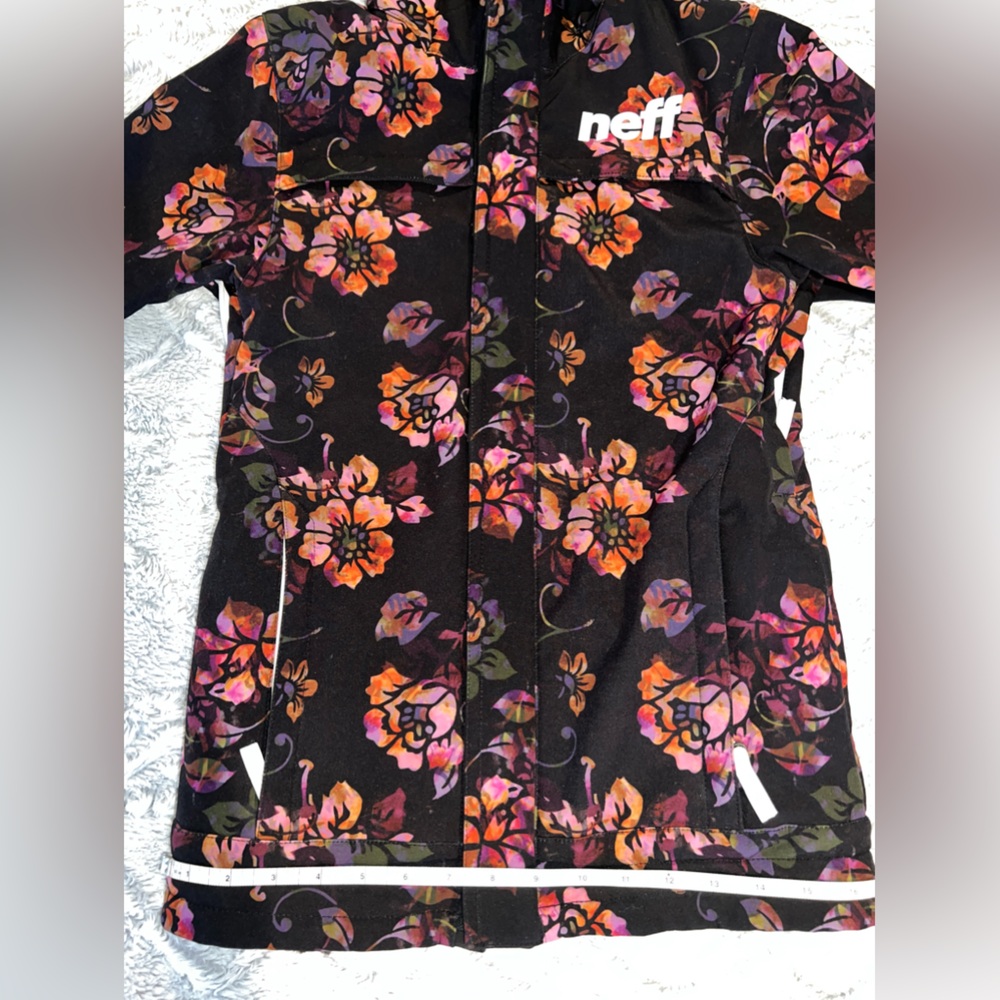 NEFF LUSH Softshell Jacket - Picture 7 of 8